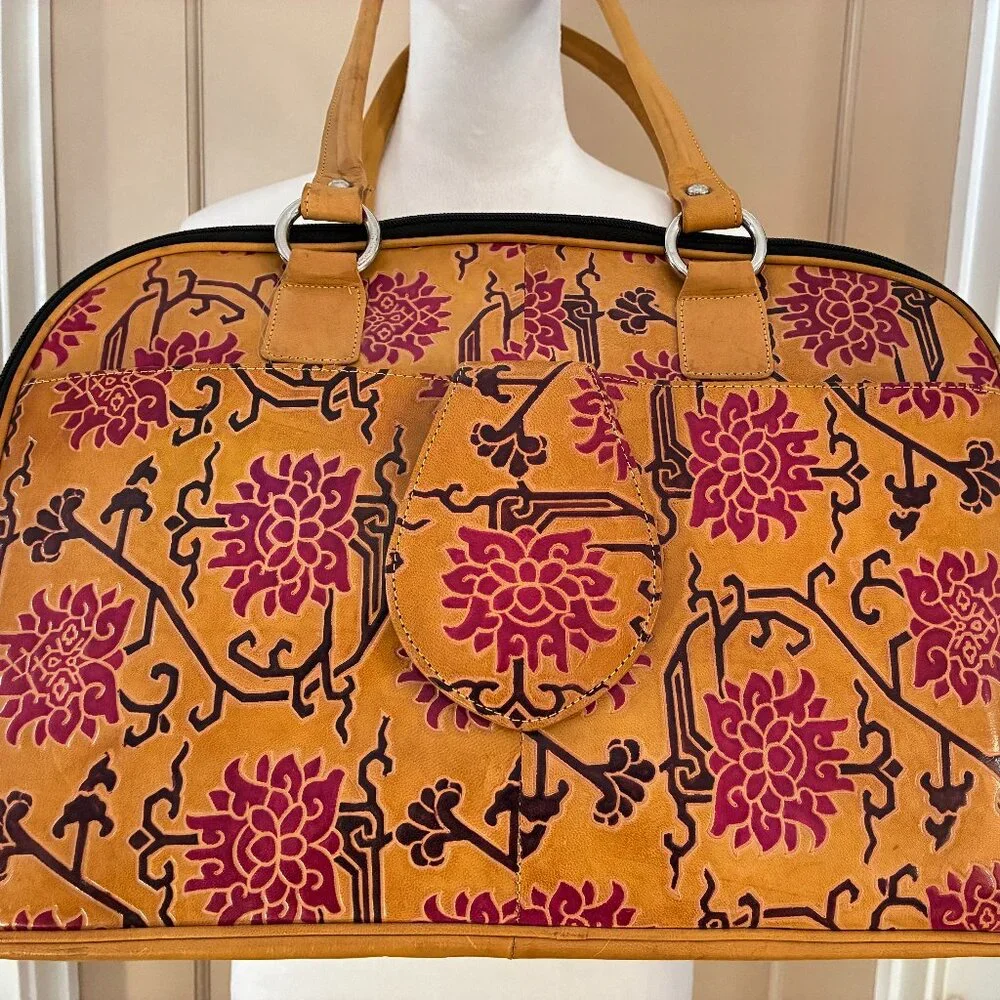 Hand-crafted leather pet carrier by Dharma Dog/Dharma Cat